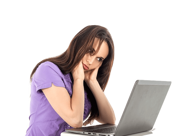 Eine Frau mit Computerprobleme